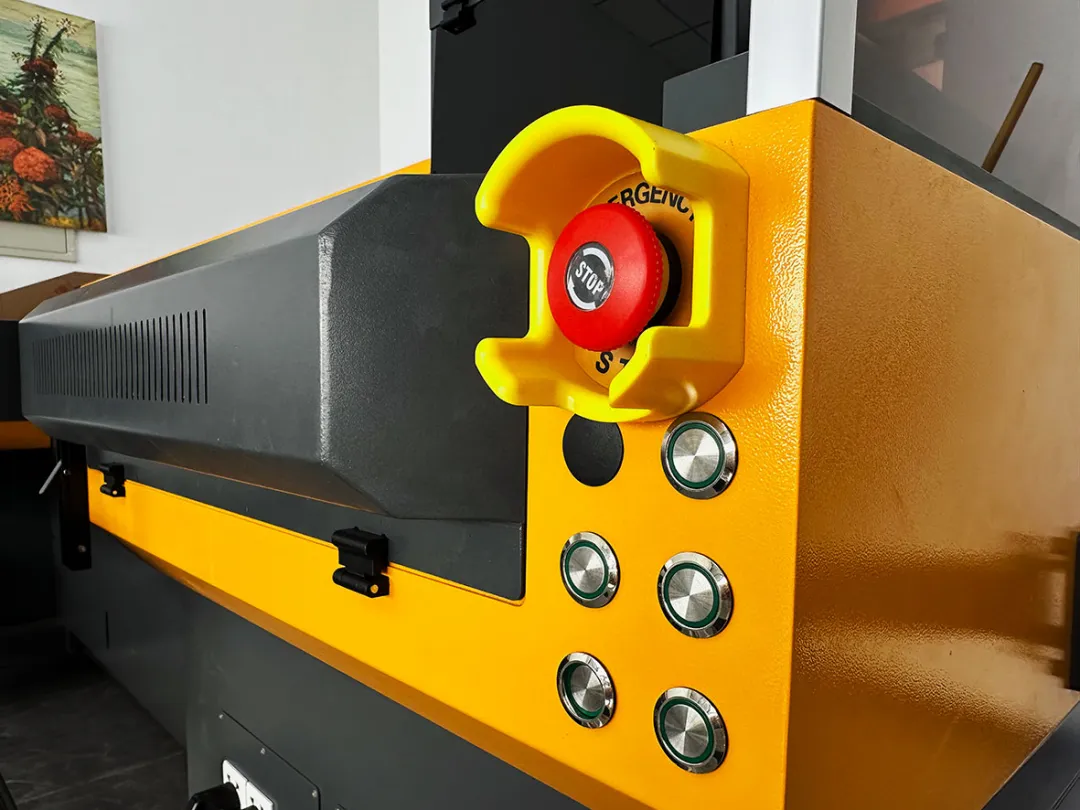 ? 撥開迷霧,洞見真章:UV打印機(jī)價(jià)格與選購(gòu)全解析